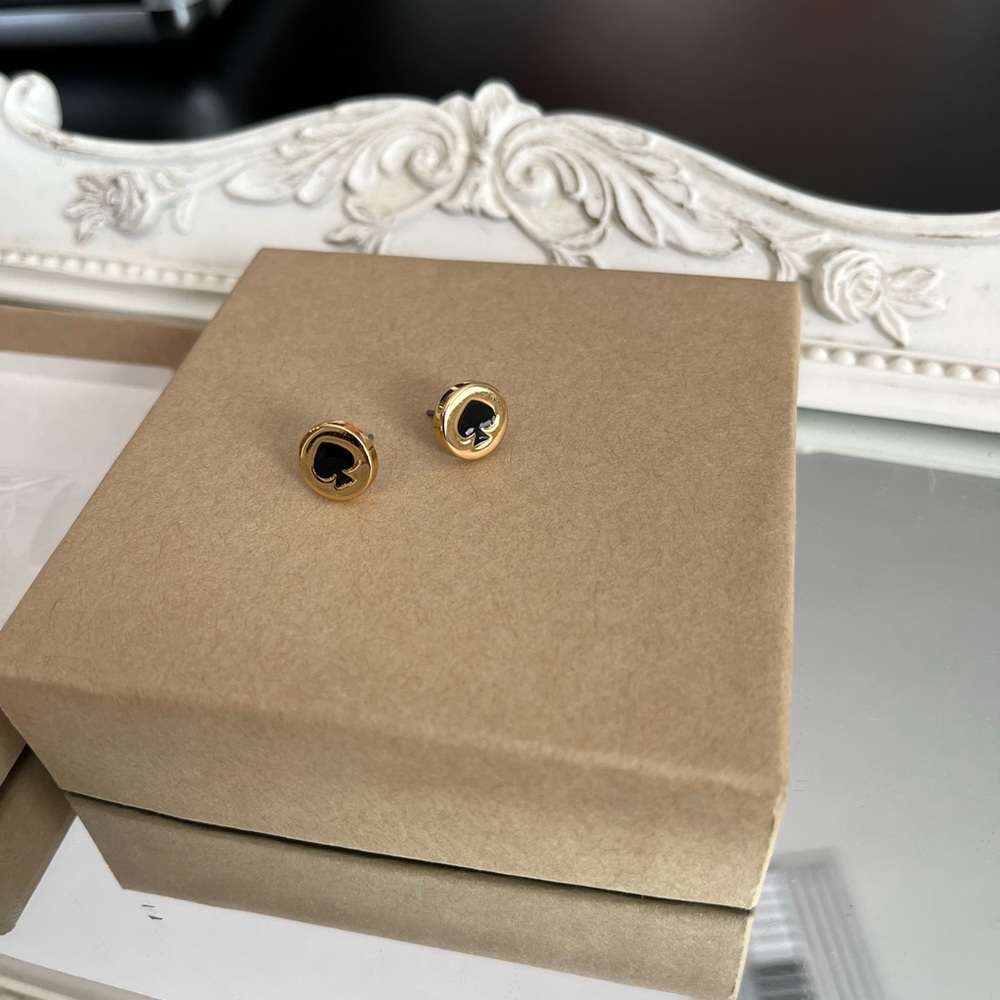 Spade gold earrings